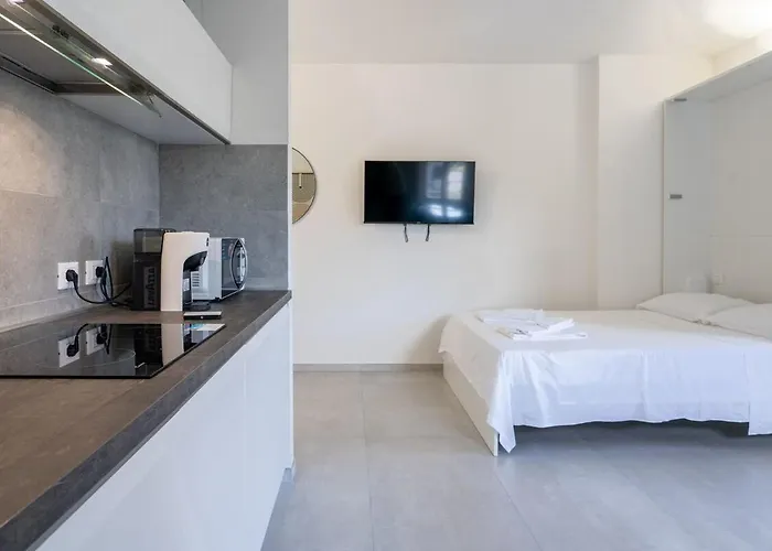 Front Διαμέρισμα