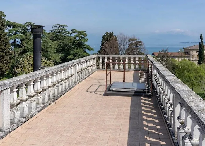 Front Διαμέρισμα *