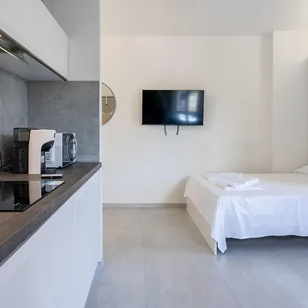 Front Apartment