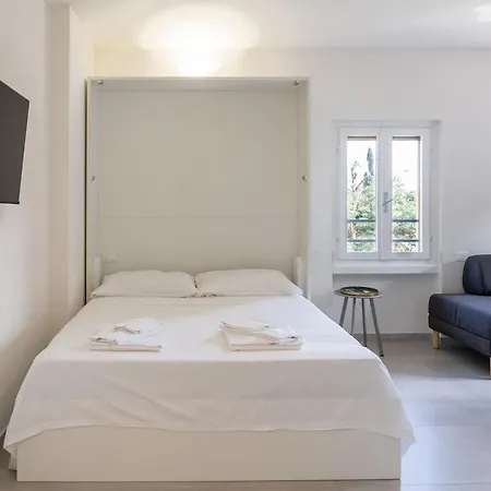 Front Apartment Desenzano del Garda